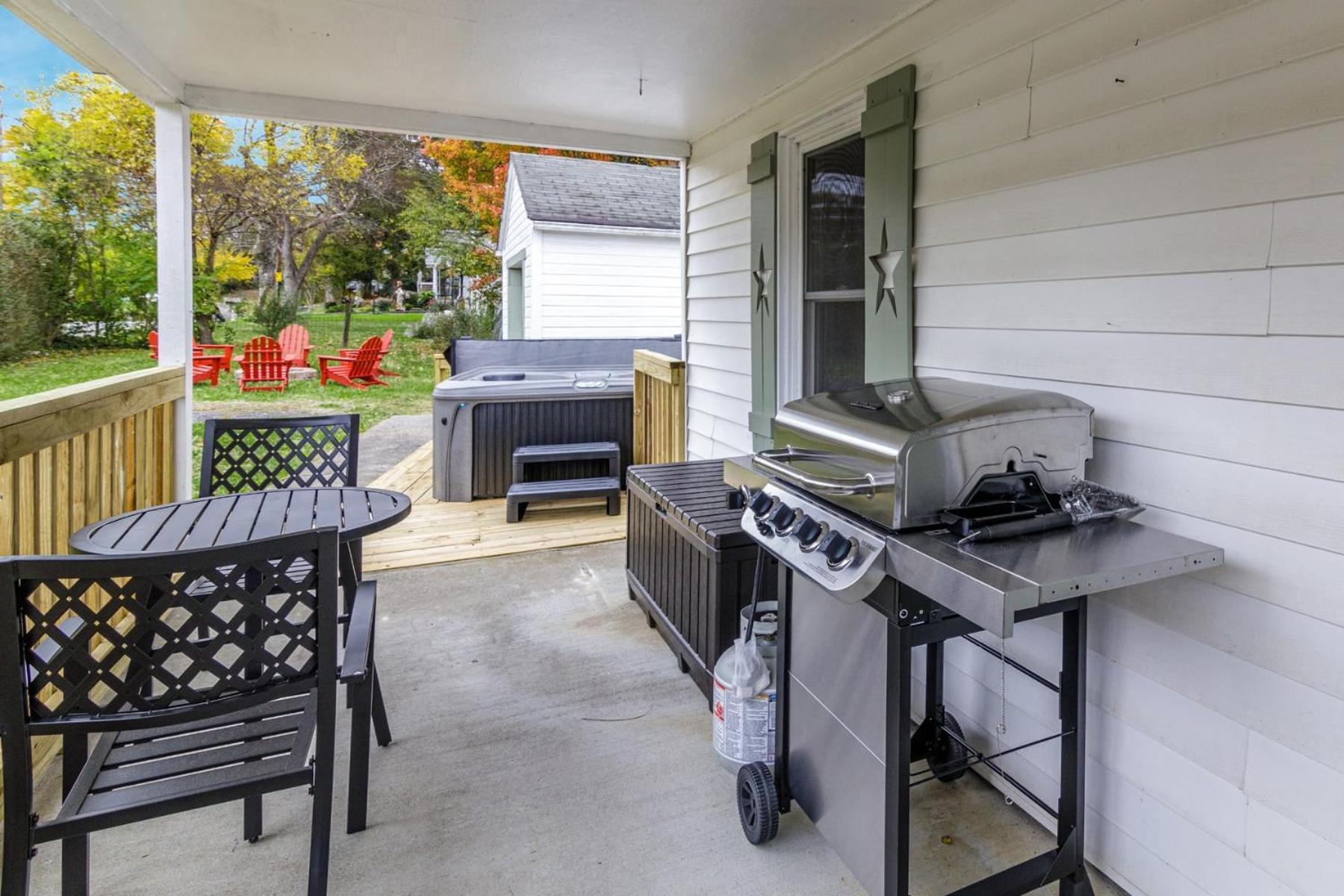 New River Gorge Cottage W Hot Tub, Fire Pit, Grill Oak Hill Exterior photo