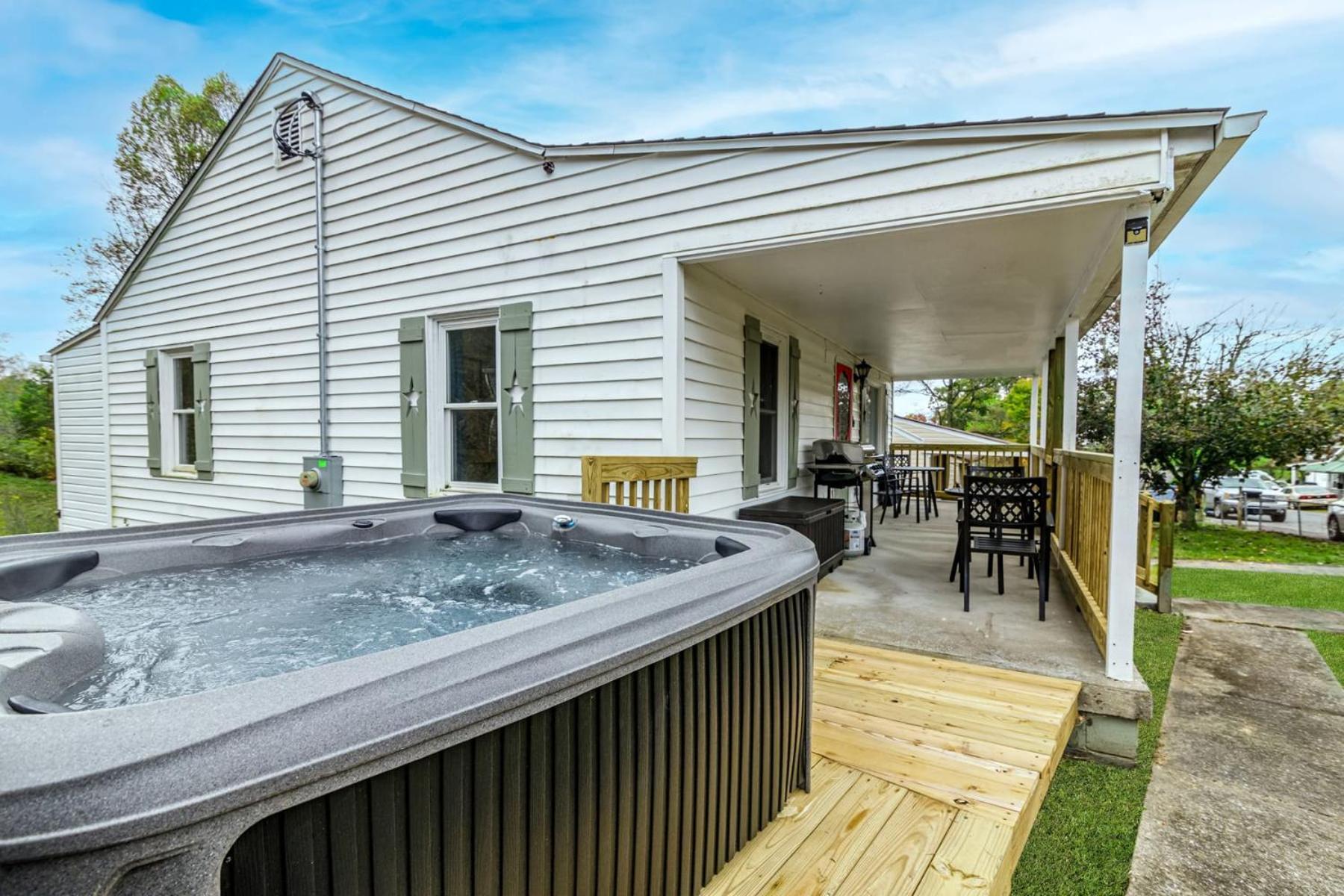 New River Gorge Cottage W Hot Tub, Fire Pit, Grill Oak Hill Exterior photo